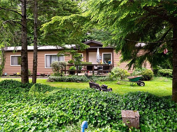 2nd image of 112 Schrader Ln