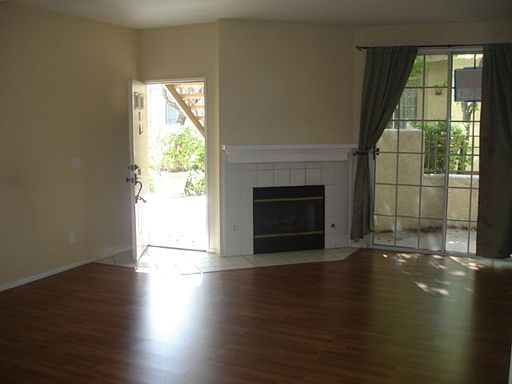 4th image of 24113 Del Monte Dr Unit 33