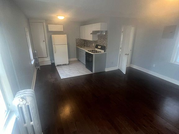 2nd image of 150 N Clinton St #1