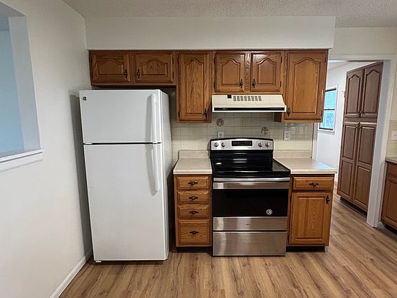 4th image of 870 Huntington Dr