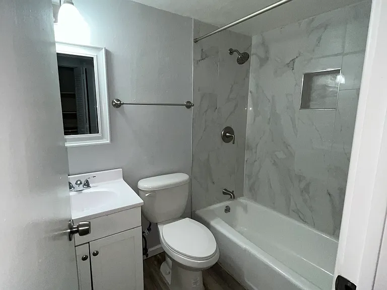 4770 Kings Dr #G — Photo 11