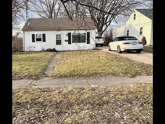 2nd image of 732 Marine Ave