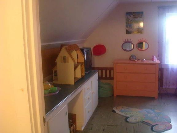 5th image of 174 W Barney St