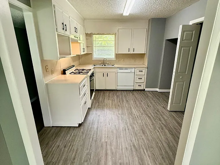 2206 Clay St — Photo 4