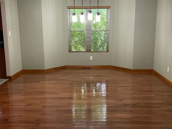 2nd image of 129 Huntleigh Dr