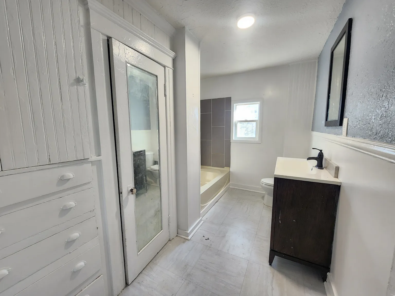 3 bed, 1050 sqft, $1,200 — Photo 3