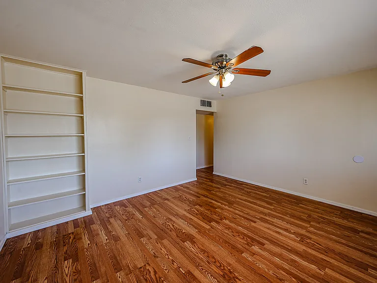 2414 W Butler Dr — Photo 4