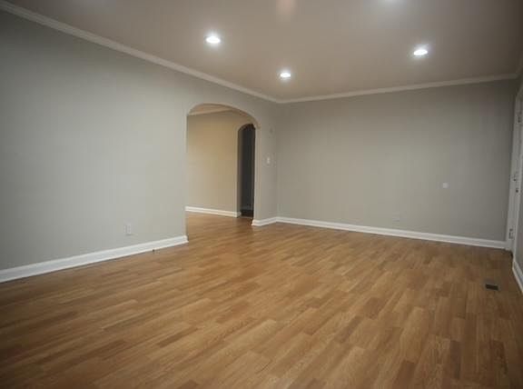 2nd image of 3818 Hoyt St