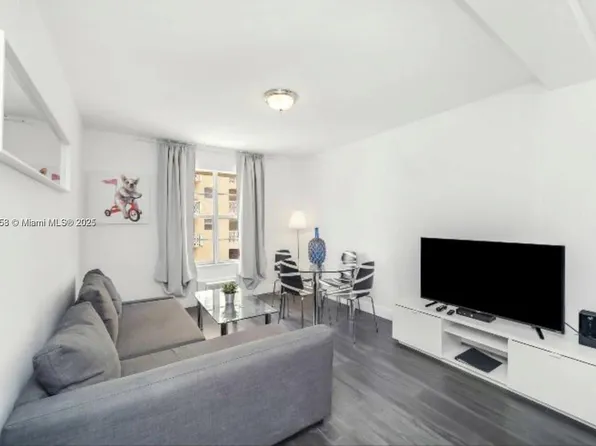 3030 Collins Ave APT 4F, Miami Beach, FL 33140