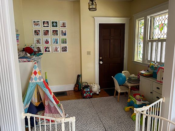Front entry foyer
