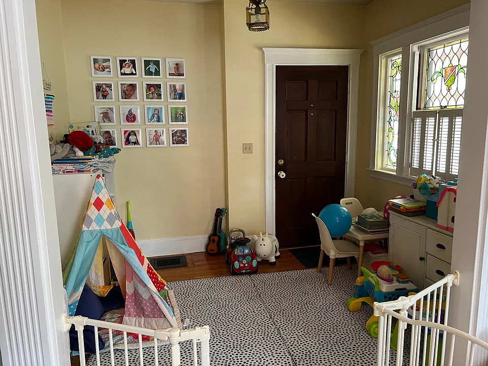 Front entry foyer