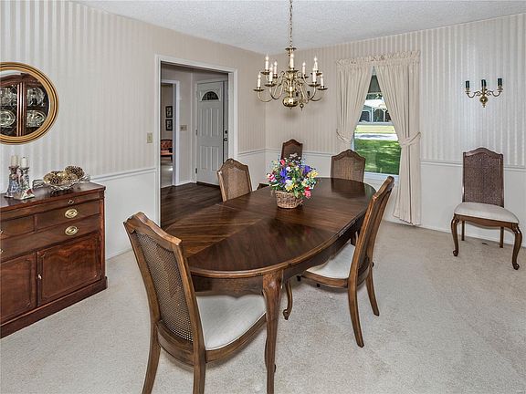 3rd image of 19 Ginger Bend Ct