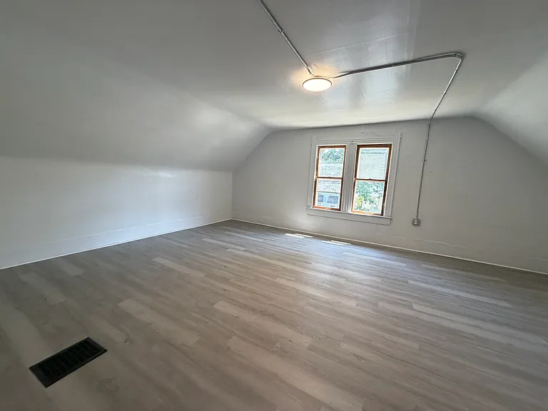 7009 Hecker Ave — Photo 51