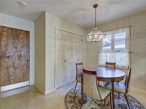 5th image of 8146 Hoover Ln