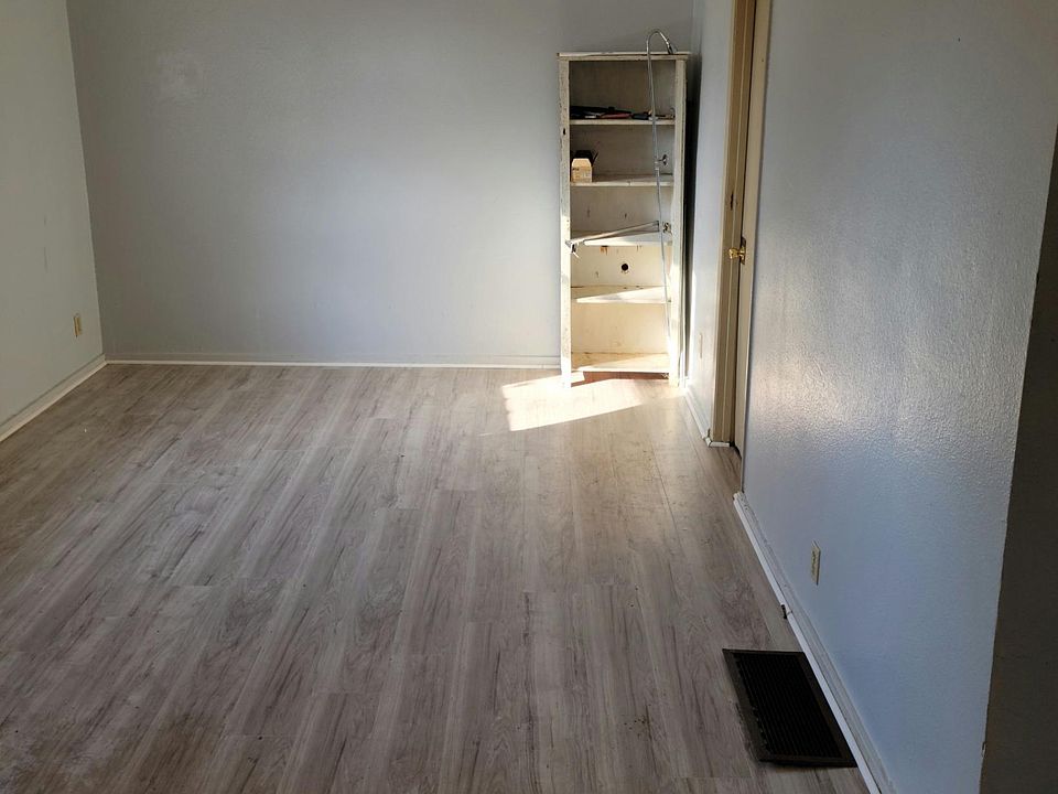 2nd image of 411 N 1st St