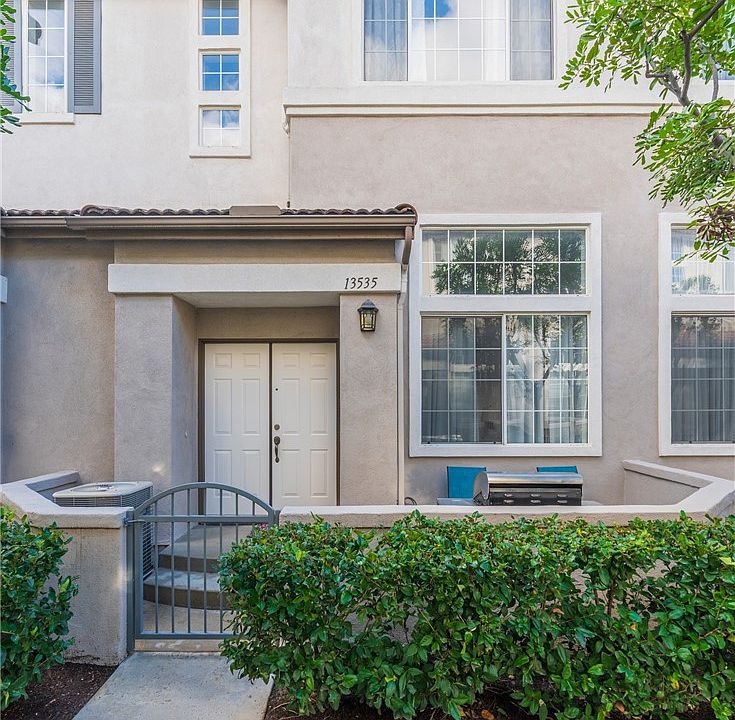 1st image of 13535 Cobblestone Ln