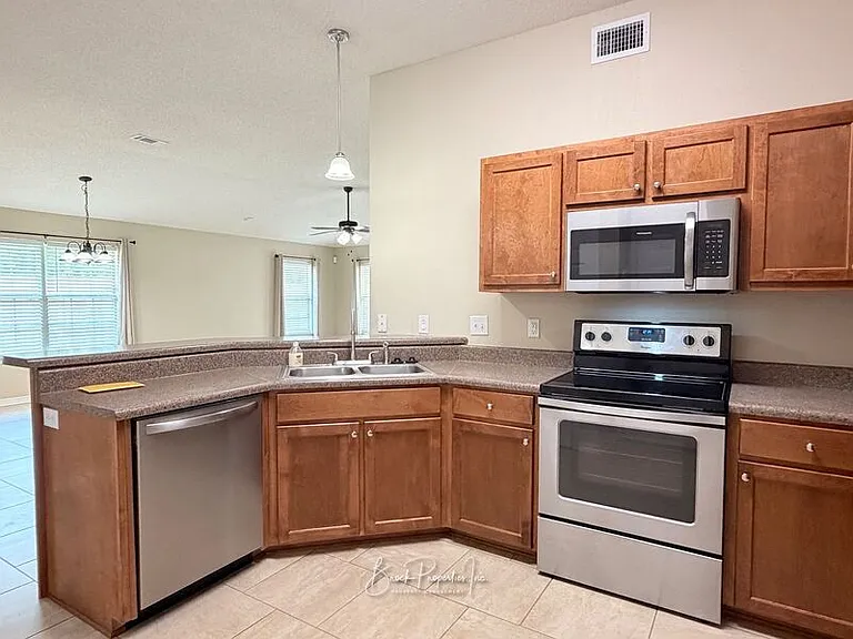 4718 Lemoyne Vis — Photo 6