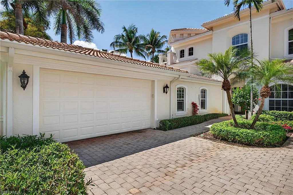 3 bed, 3.0 bath, 2503 sqft, $7,250 — Photo 2