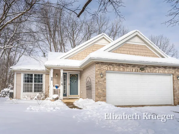 3889 W De Blaay Ct SE, Kentwood, MI 49512