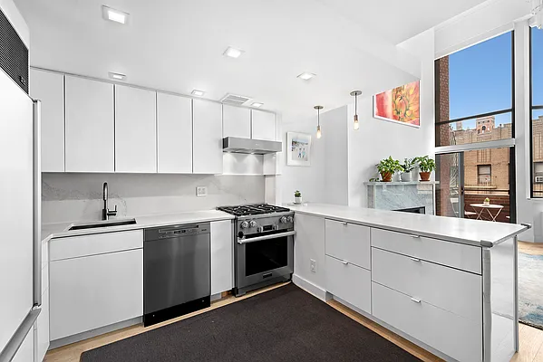 Sold by The SIMPLE Real Estate Co | media 4