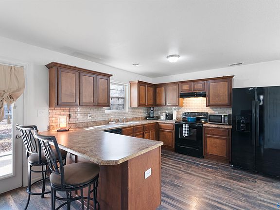 3rd image of 311 Jacks Rd