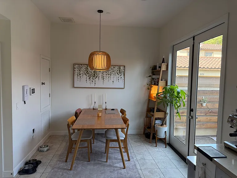 909 Brown St — Photo 7