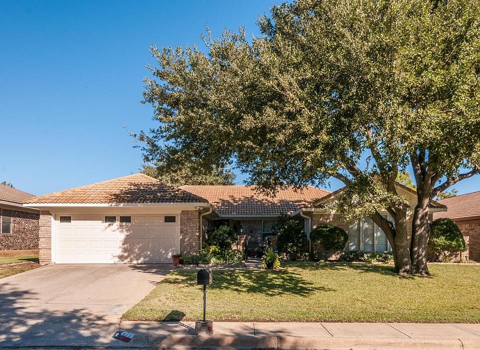 1st image of 613 Robinhood Ln