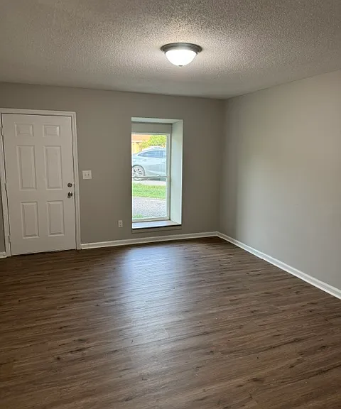 4716 Metro Park Ln #B — Photo 2