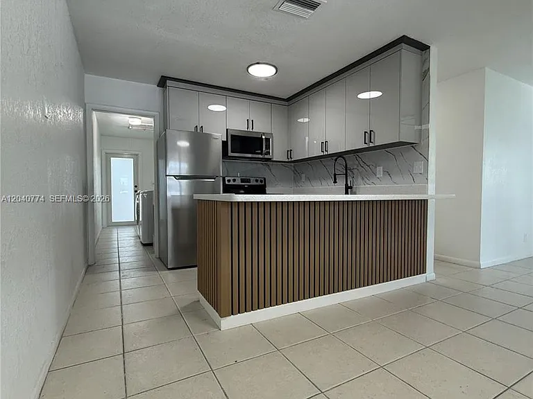 6510 SW 49th St #2 — Photo 10