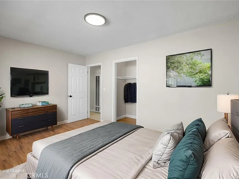 207 E Flora St — Photo 21