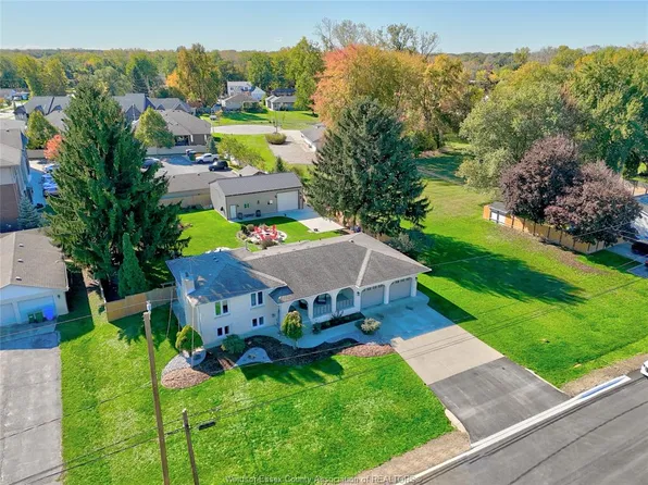 1655 Orford St, Lasalle, ON N9J 1X2