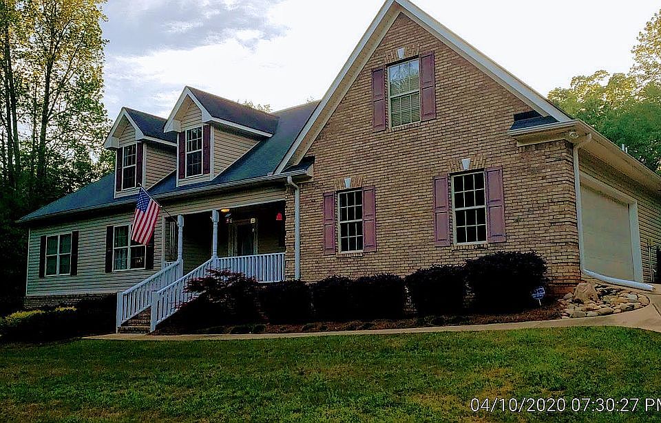 1st image of 220 Stewart Hollow Ln