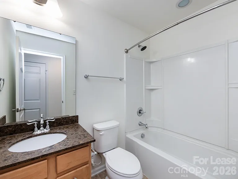 2436 Silverthorn Dr — Photo 29