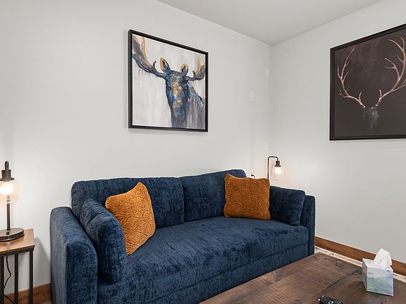 4th image of 945 Nob Hill Rd #2