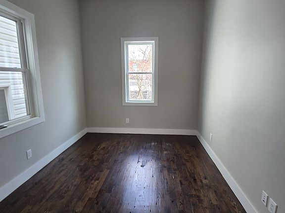 5th image of 4 Whitman Ave #2R