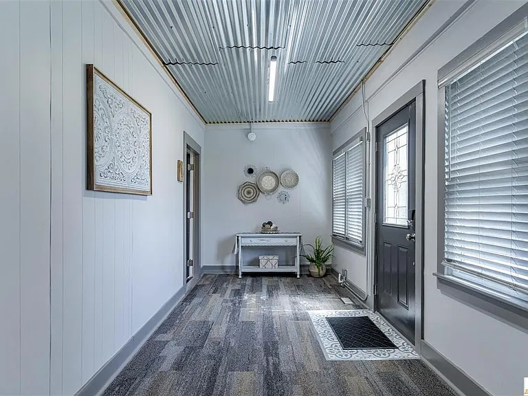404 Washington St — Photo 16