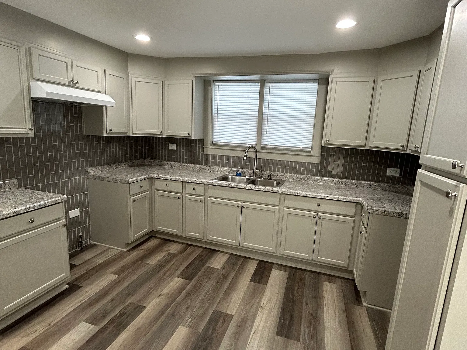 2 bed, 850 sqft, $1,200 — Photo 1