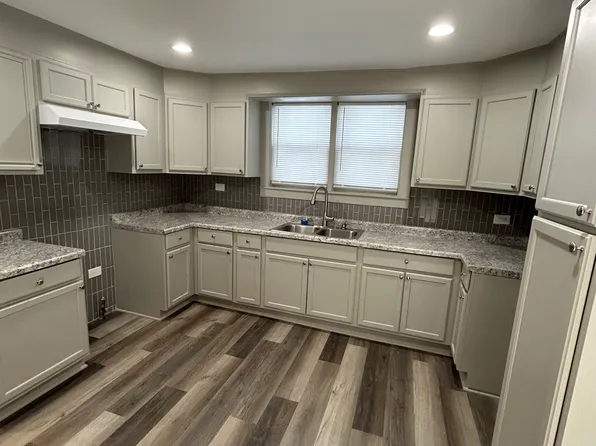 8747 S Houston Ave #2R, Chicago, IL 60617