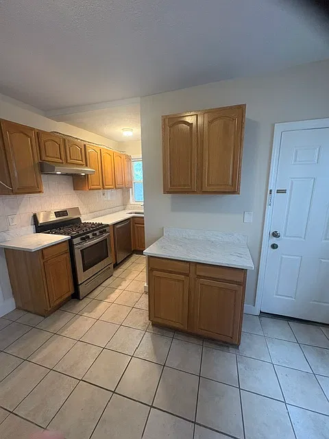 3 bed, 1200 sqft, $2,900 — Photo 4