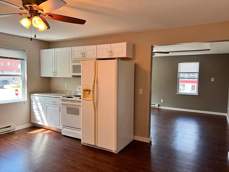 201 E Division St #2 — Photo 2