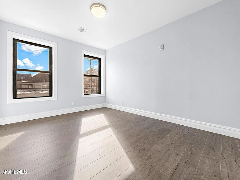 160 Monmouth St #2 — Photo 19