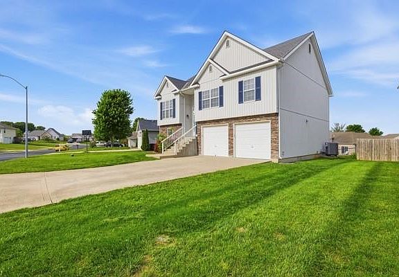 3rd image of 1219 Wildflower Rd