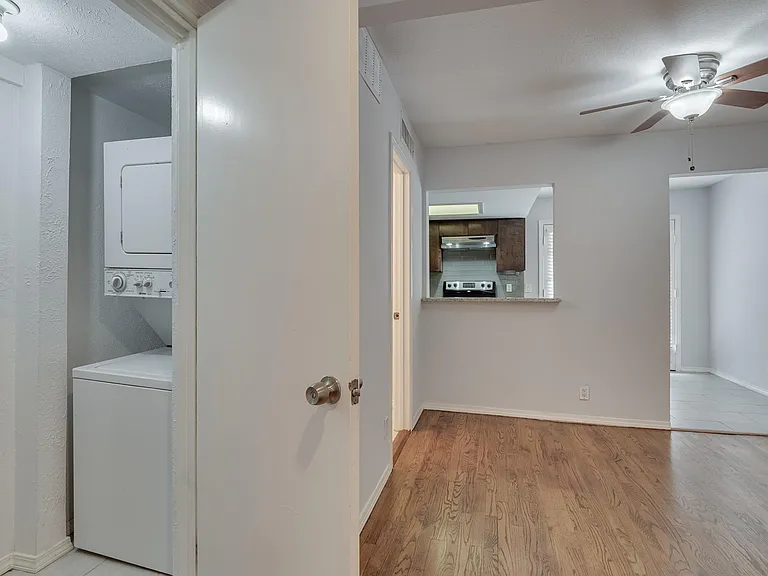 4525 Gilbert Ave #207 — Photo 15