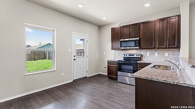 5915 Poolside Park — Photo 5