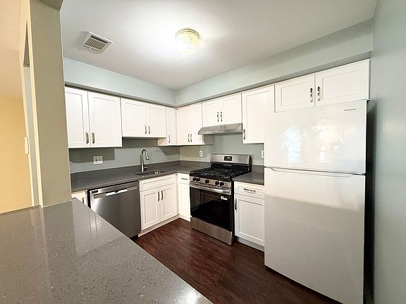 2nd image of 112 Lowell Ct APT 8