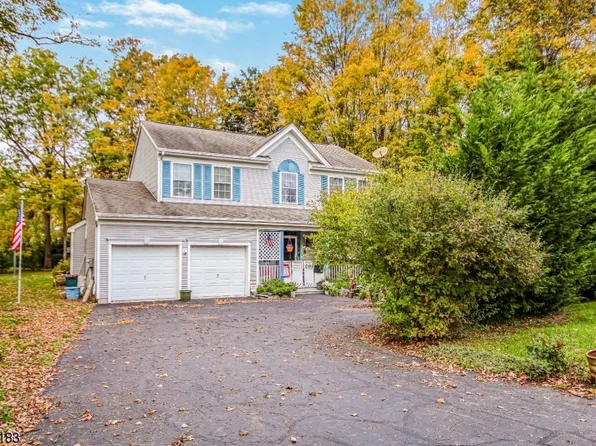 128 Carriage Ln, Newton Town, NJ 07860