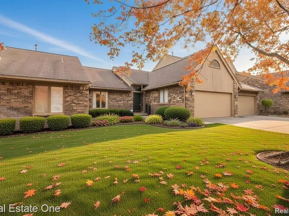 6121 Westbrooke Dr #7, West Bloomfield, MI 48322