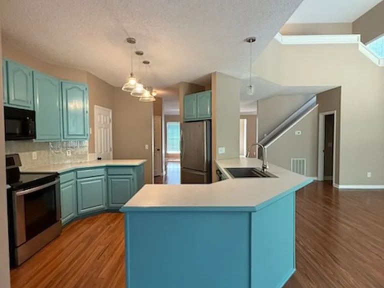 1464 Chandler Cir — Photo 7