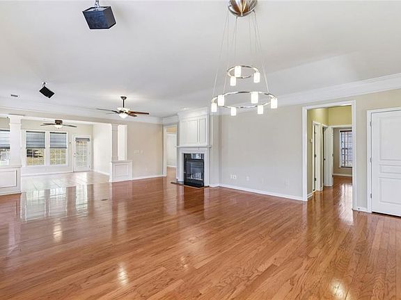 5th image of 5380 Hidden Hall Rd