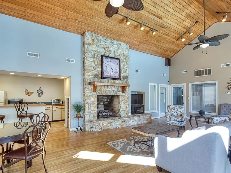 Summer Station Apartments Where Comfort Meets Coastal Living — Photo 13